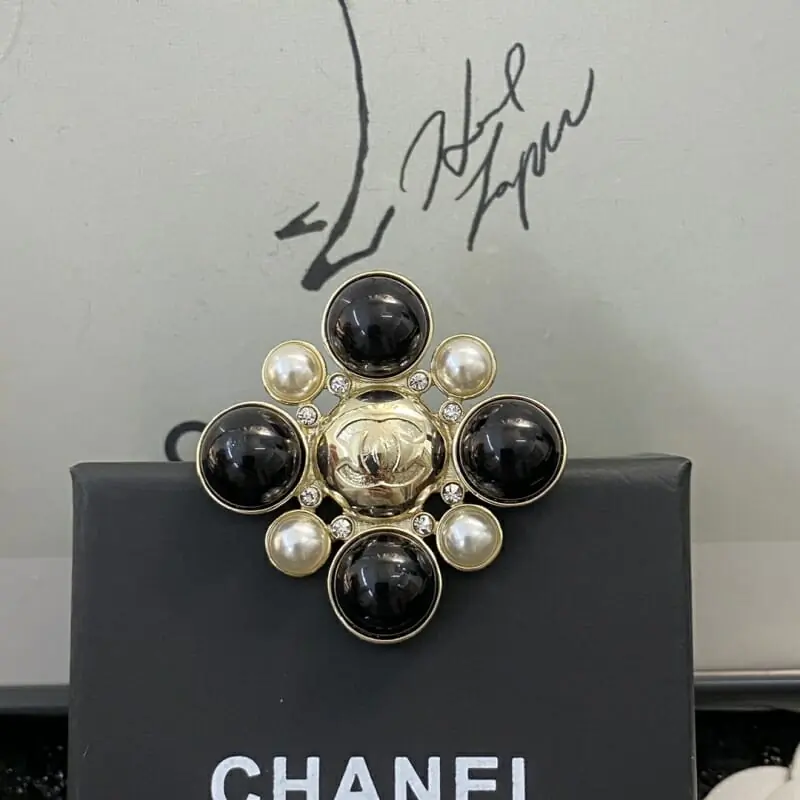 chanel brooches pour femme s_12050663